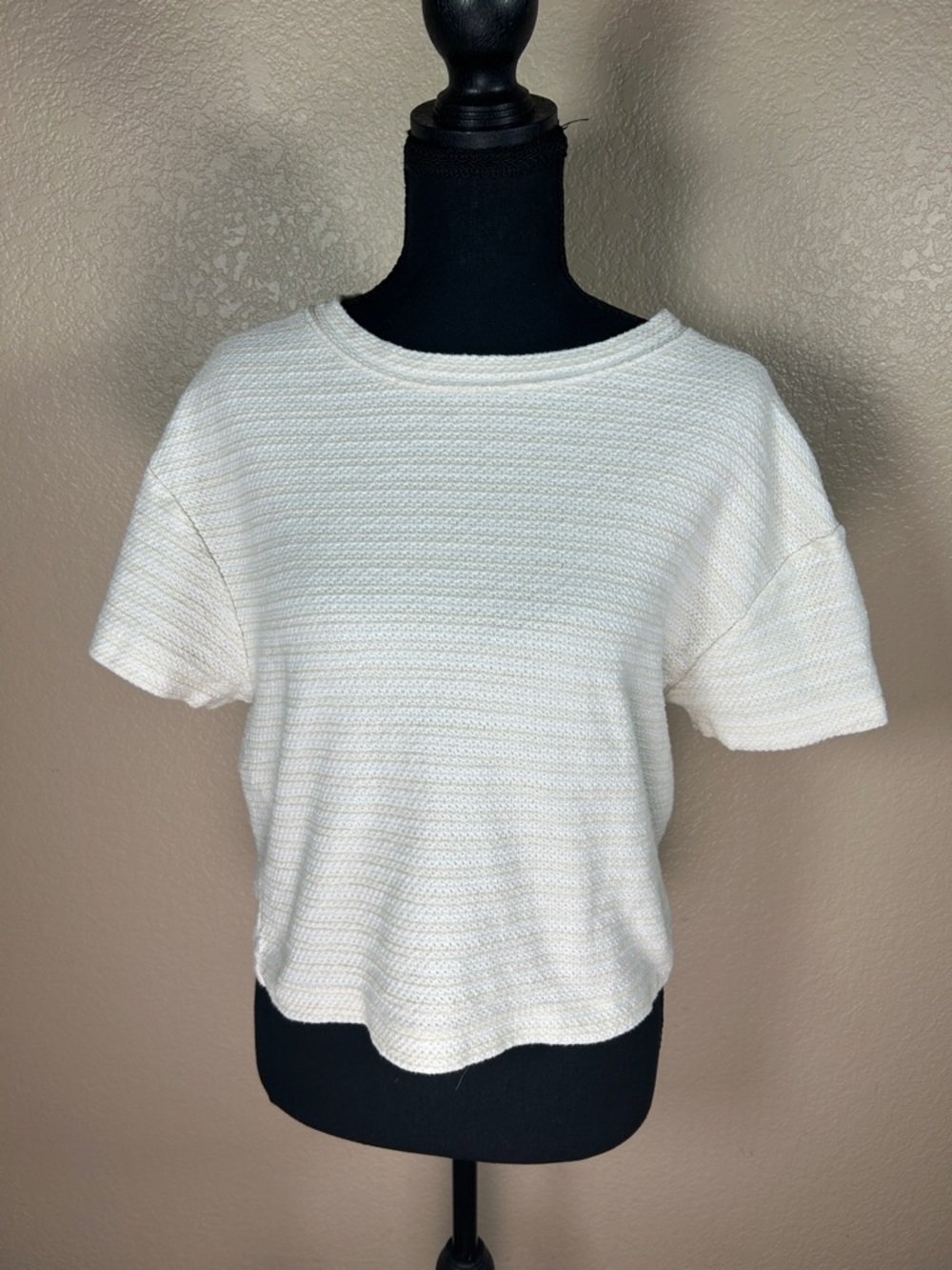Madewell Cream Textured Knit Short Sleeve Top w/ Subtle Yellow Stripe | Size M